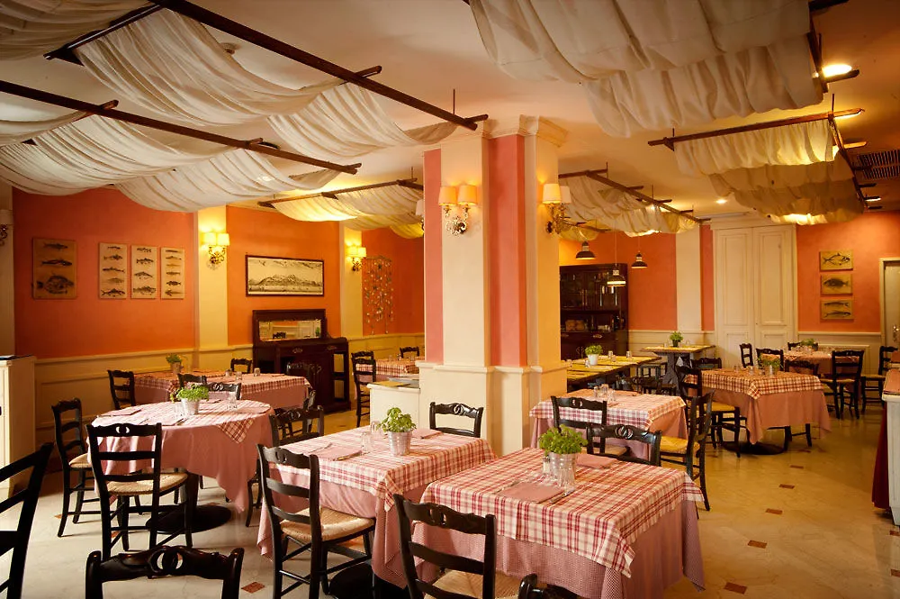 Hotel Continental Genova 4*, ג'נובה